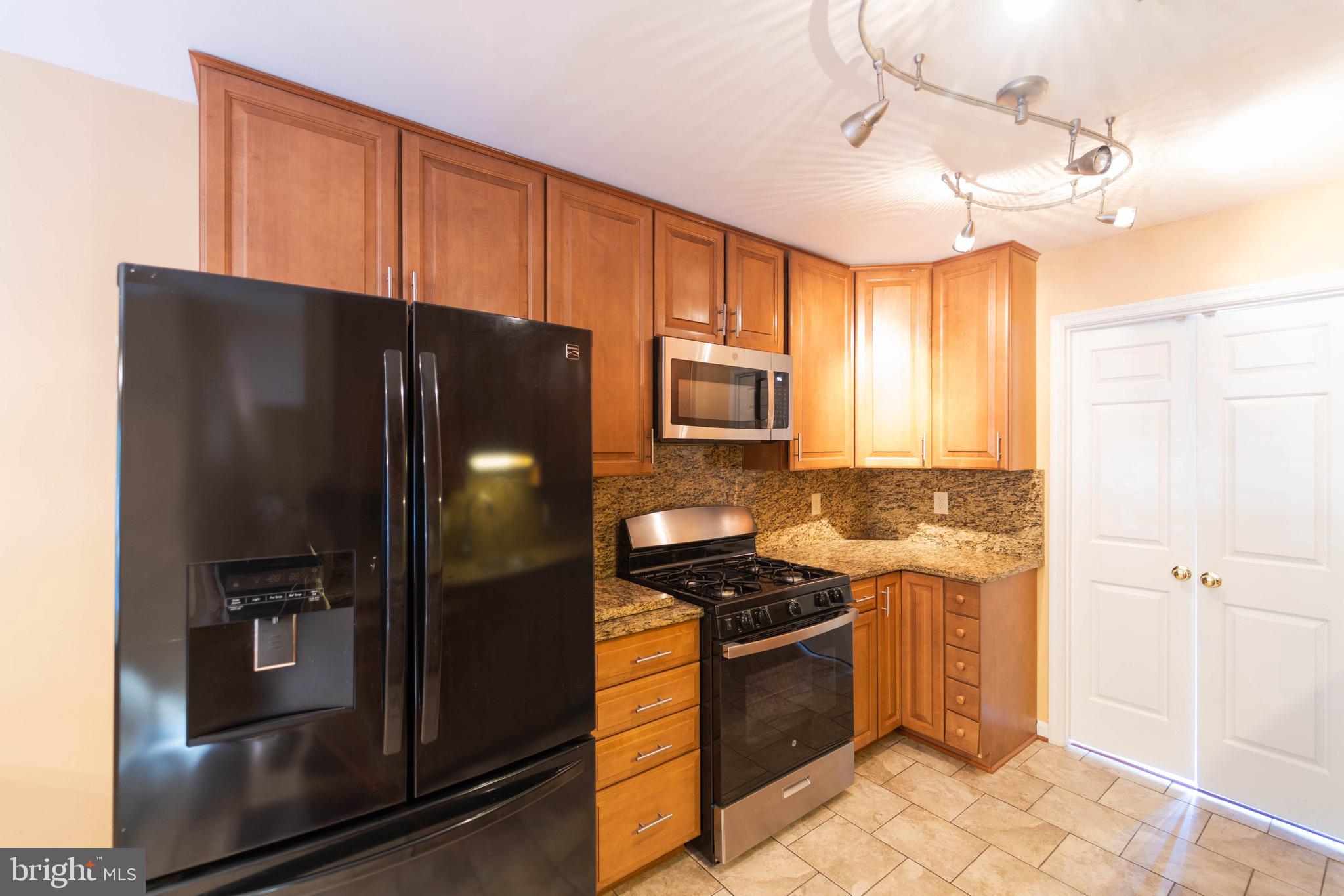 4914 Carriagepark Road Fairfax, VA 22032 - Photo 8 of 40