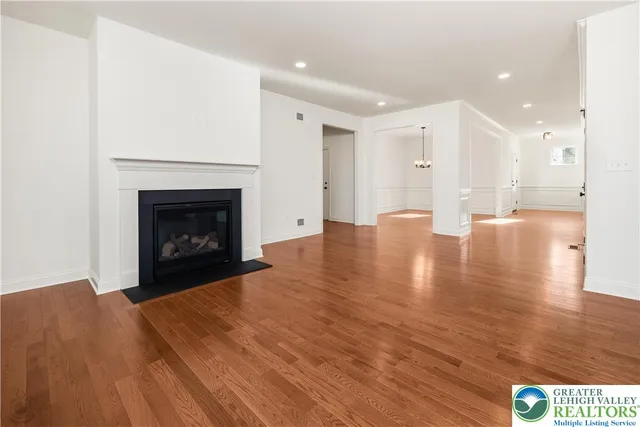 $865,000 | 4276 Stonebridge Drive, Bethlehem, PA 18015