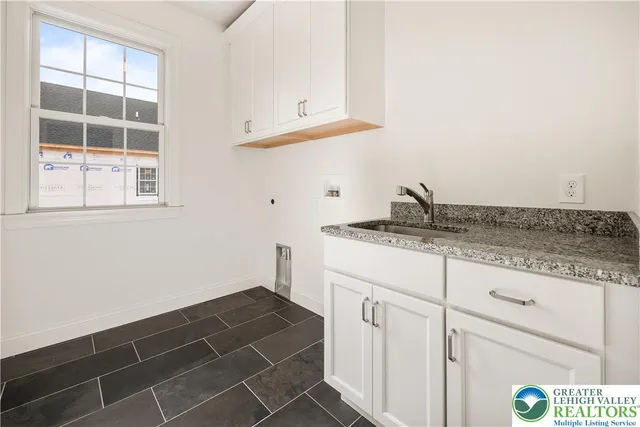 $865,000 | 4276 Stonebridge Drive, Bethlehem, PA 18015