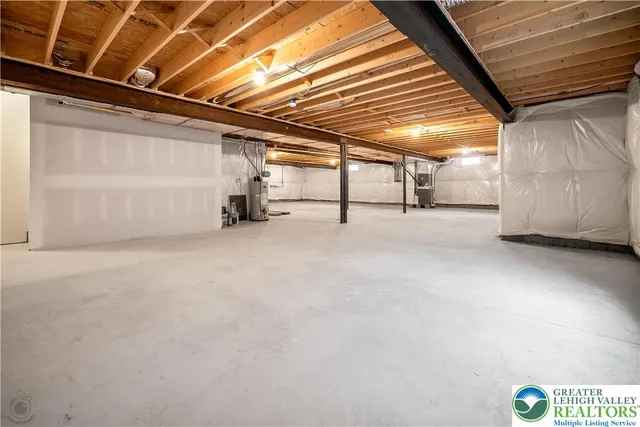 $865,000 | 4276 Stonebridge Drive, Bethlehem, PA 18015