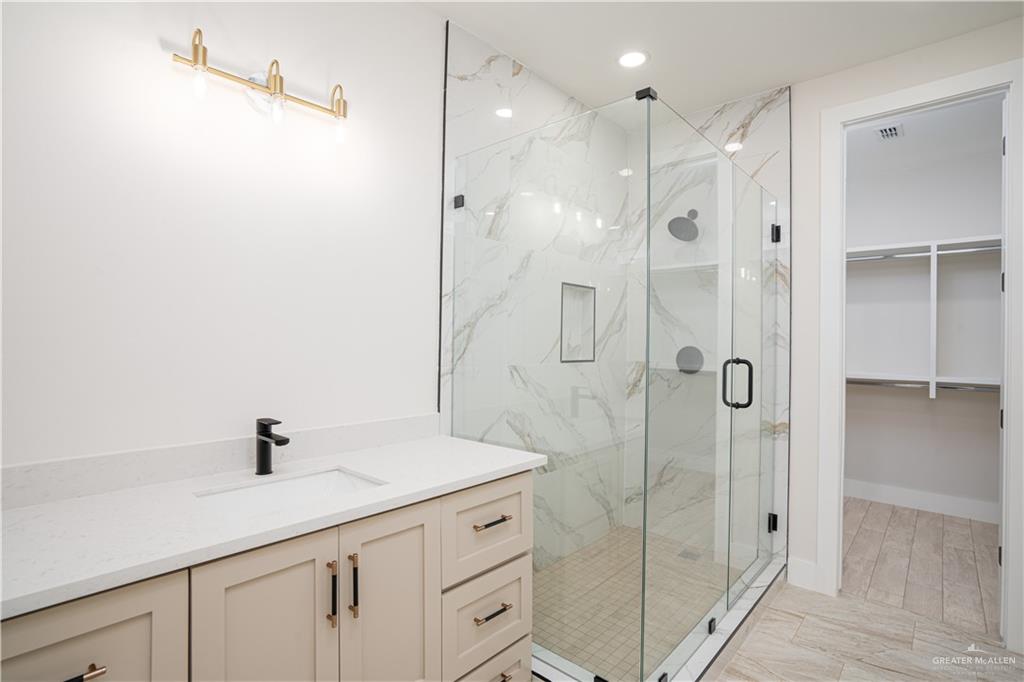 902 La Laguna Road Mission, TX 78572 - Photo 11 of 33 digital staged primary bathroom
