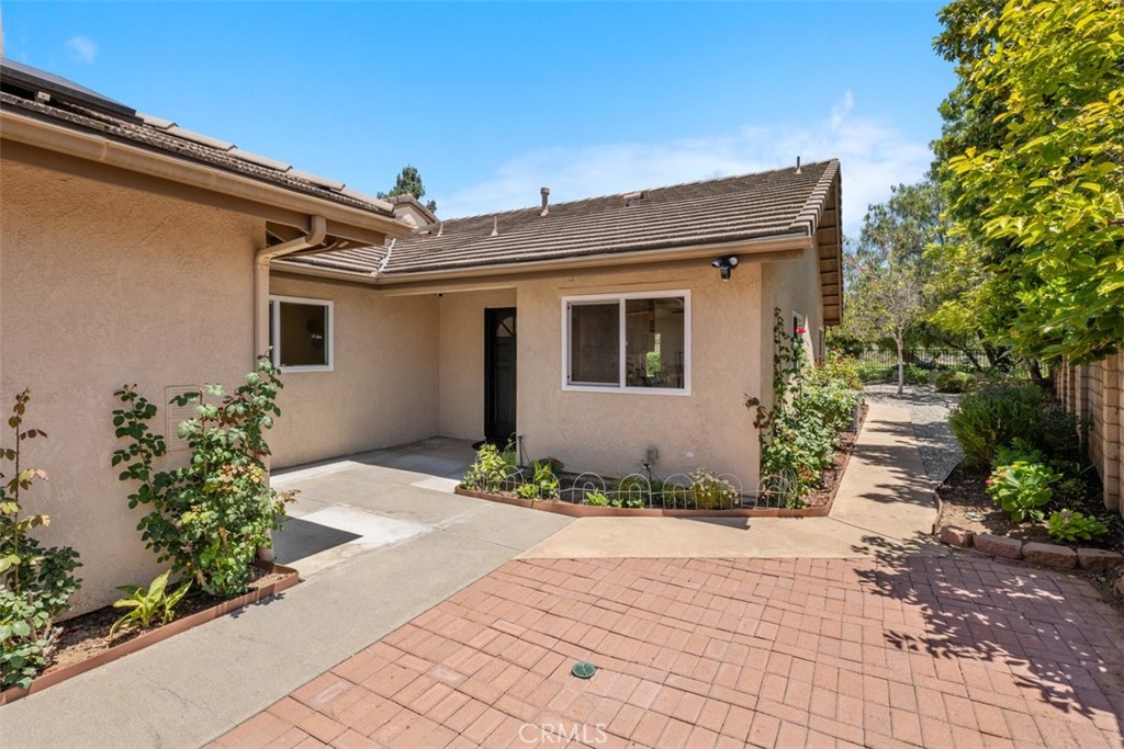 4346 Los Padres Drive Fallbrook, CA 92028 - Photo 6 of 33 a front view of a house with garden