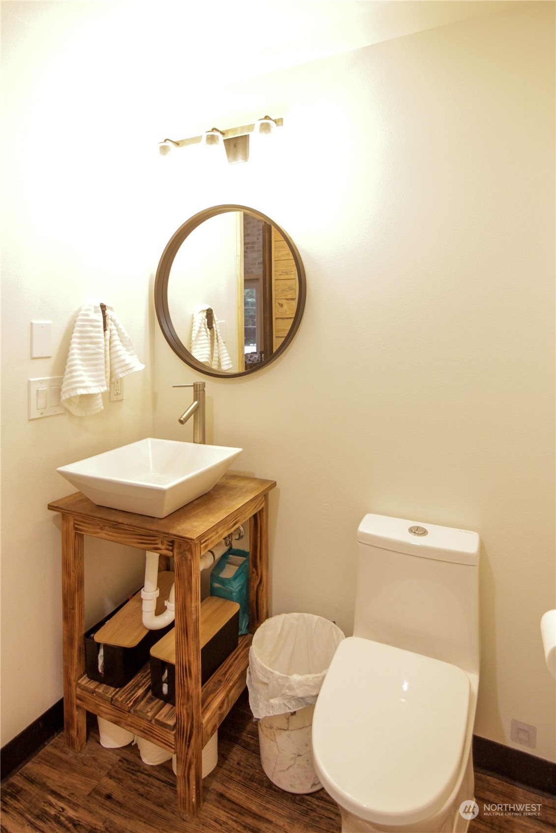 120 Swindler Road Winlock, WA 98596 - Photo 25 of 37 a bathroom with a toilet a sink and a mirror
