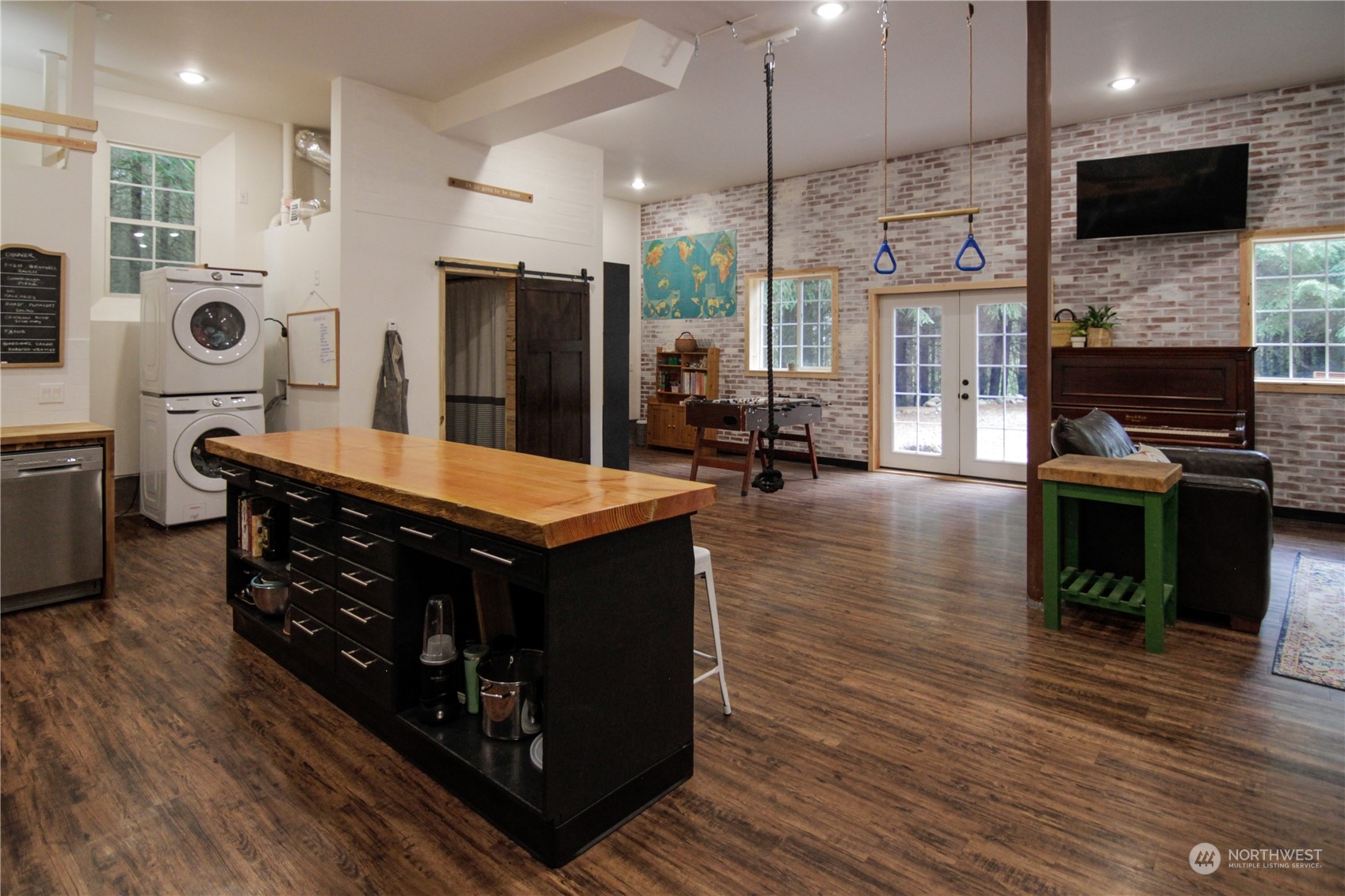 120 Swindler Road Winlock, WA 98596 - Photo 6 of 37 a kitchen with stainless steel appliances granite countertop a stove and a refrigerator