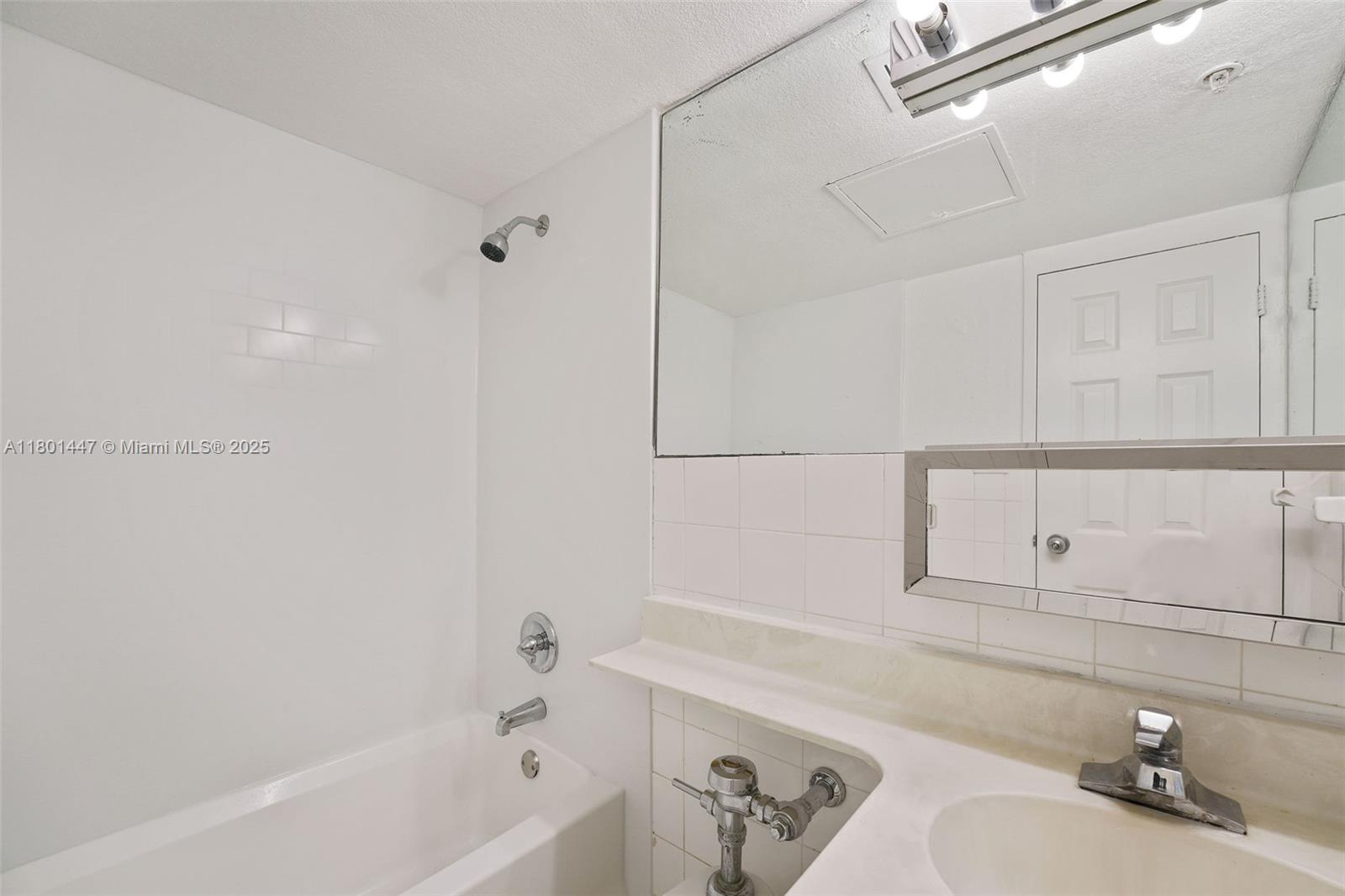 1500 Bay Road, Unit S0380 Miami Beach, FL 33139 - Photo 23 of 83 a bathroom with a bathtub and a sink