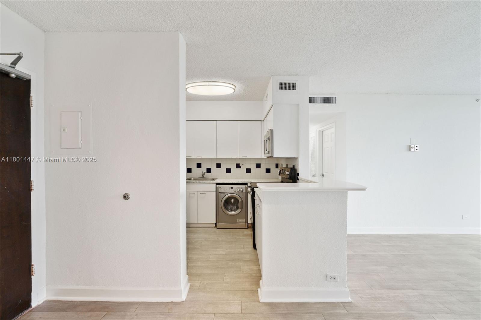 1500 Bay Road, Unit S0380 Miami Beach, FL 33139 - Photo 7 of 83