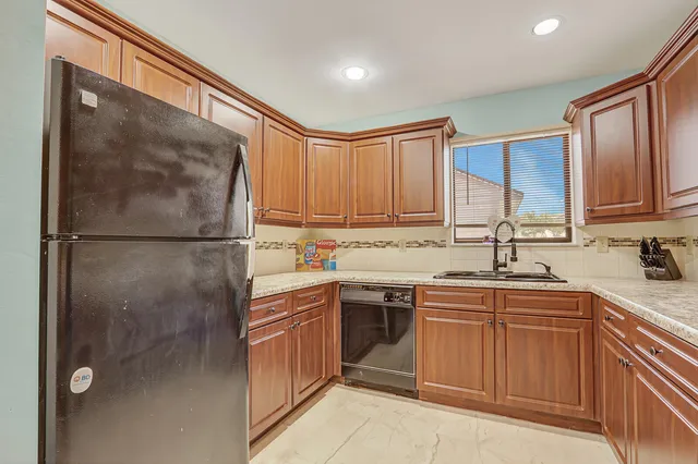 $280,000 | 6148 Southeast Georgetown Place, Unit 805, Hobe Sound, FL 33455