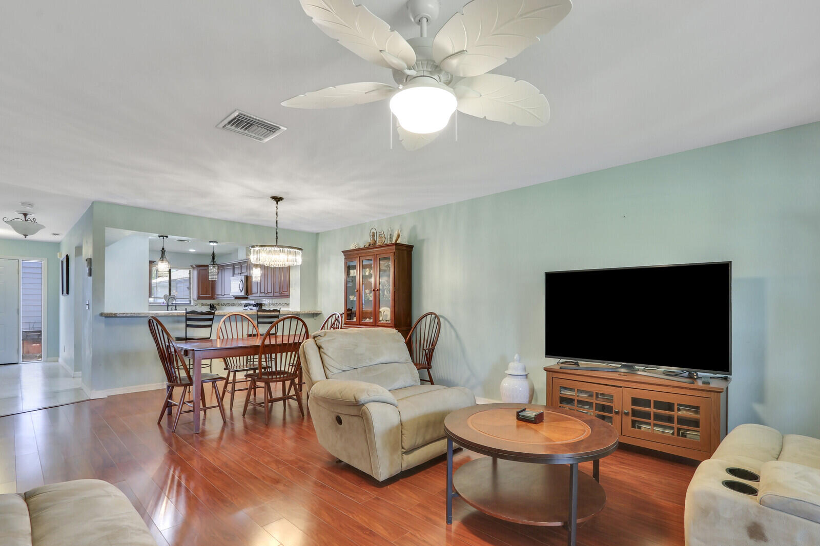 6148 Southeast Georgetown Place, Unit 805 Hobe Sound, FL 33455 - Photo 24 of 44 Living Room