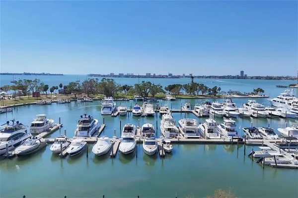 $819,000 | 226 Golden Gate Point, Unit 32, Sarasota, FL 34236
