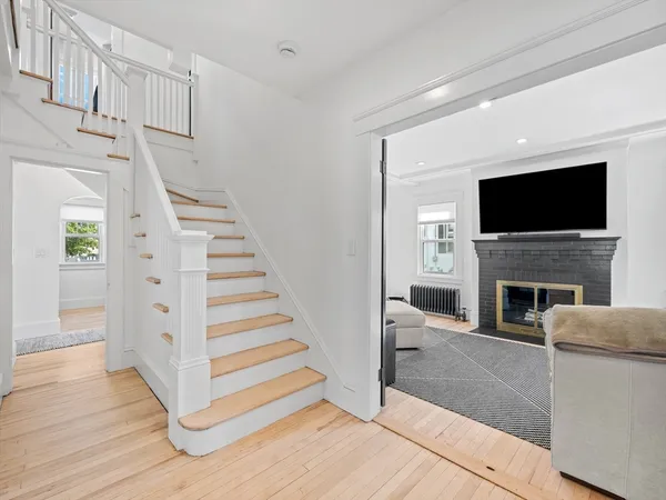 $649,900 | 18 Hillcroft Avenue, Worcester, MA 01606