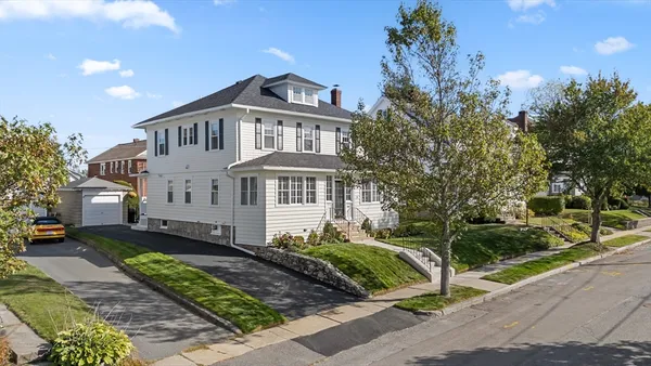 $649,900 | 18 Hillcroft Avenue, Worcester, MA 01606