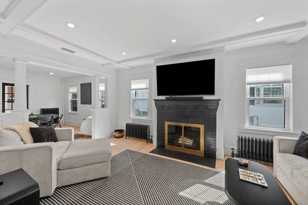 $649,900 | 18 Hillcroft Avenue, Worcester, MA 01606