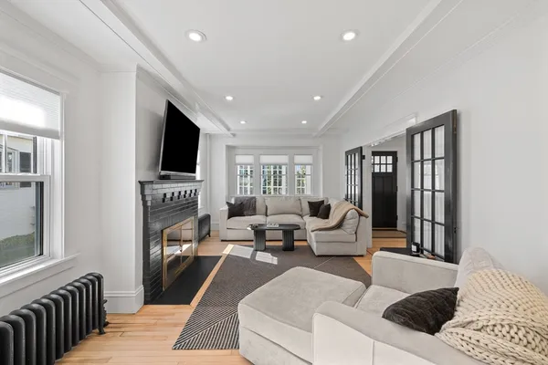 $649,900 | 18 Hillcroft Avenue, Worcester, MA 01606