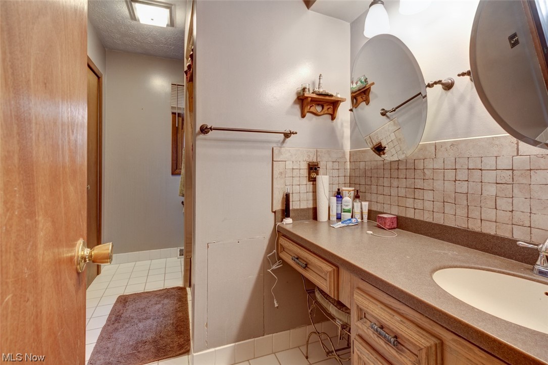 8829 Eagle Road Kirtland, OH 44094 - Photo 20 of 35 Master bath