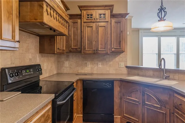 $392,500 | 11575 Bell Ct Drive, Unit 102, Olathe, KS 66061