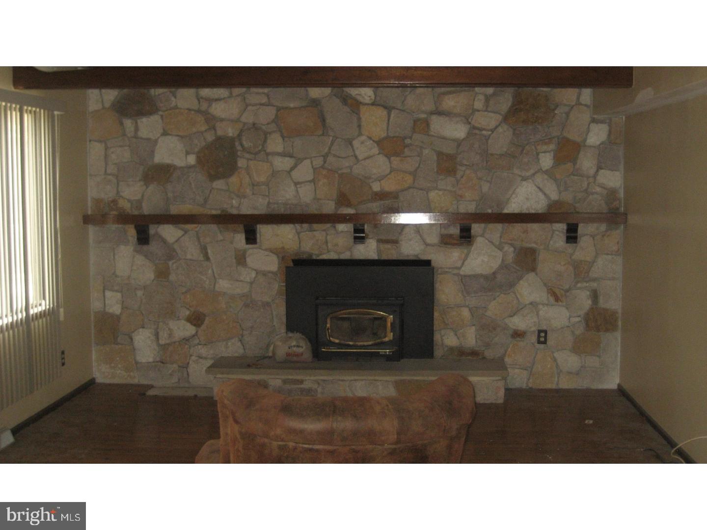 21 Island Road Jobstown, NJ 08041 - Photo 6 of 7 Family Room