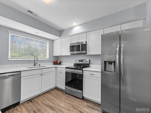 $360,000 | 2000 Trailcrest Lane, Unit 2, Kirkwood, MO 63122