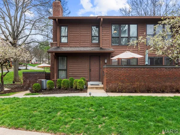 $360,000 | 2000 Trailcrest Lane, Unit 2, Kirkwood, MO 63122
