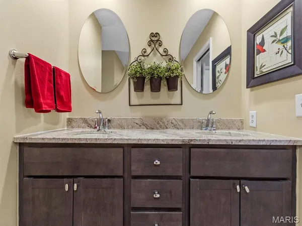 $360,000 | 2000 Trailcrest Lane, Unit 2, Kirkwood, MO 63122