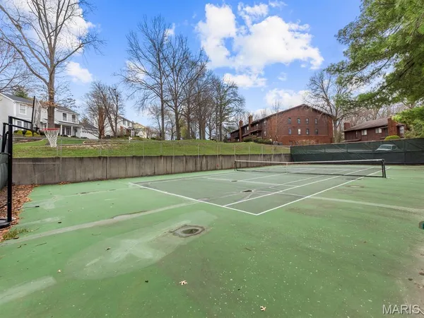 $360,000 | 2000 Trailcrest Lane, Unit 2, Kirkwood, MO 63122
