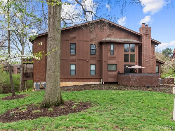 $360,000 | 2000 Trailcrest Lane, Unit 2, Kirkwood, MO 63122