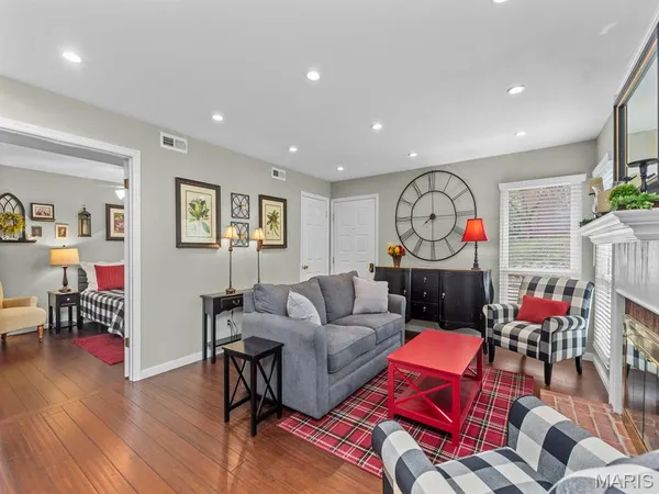 $360,000 | 2000 Trailcrest Lane, Unit 2, Kirkwood, MO 63122