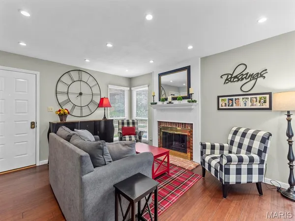 $360,000 | 2000 Trailcrest Lane, Unit 2, Kirkwood, MO 63122