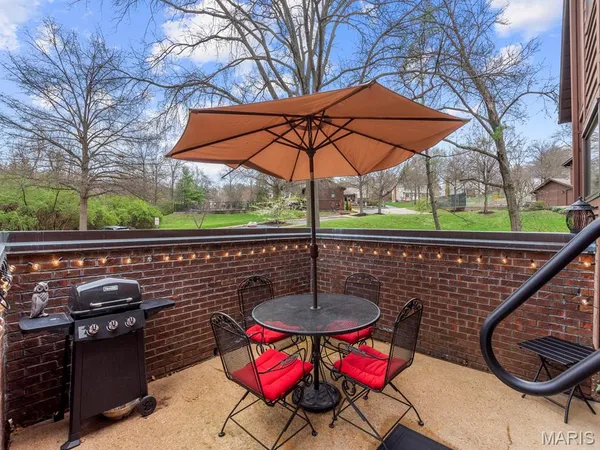 $360,000 | 2000 Trailcrest Lane, Unit 2, Kirkwood, MO 63122
