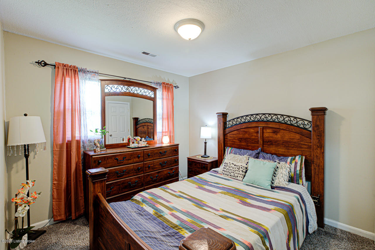 5518 Rustic Way Louisville, KY 40218 - Photo 10 of 21 Master Bedroom