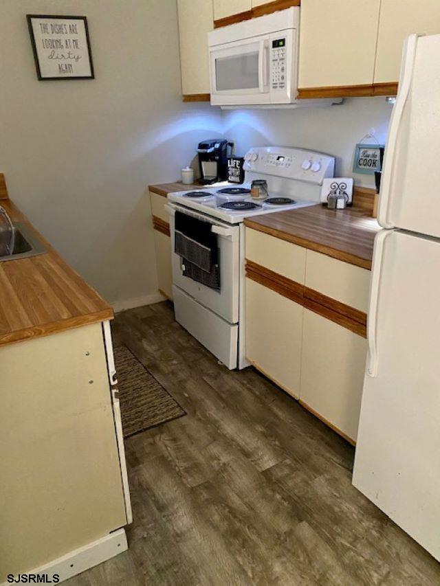 182 Meadow Ridge Road, Unit 182 Smithville, NJ 08205 - Photo 3 of 7 Gallery Image 3