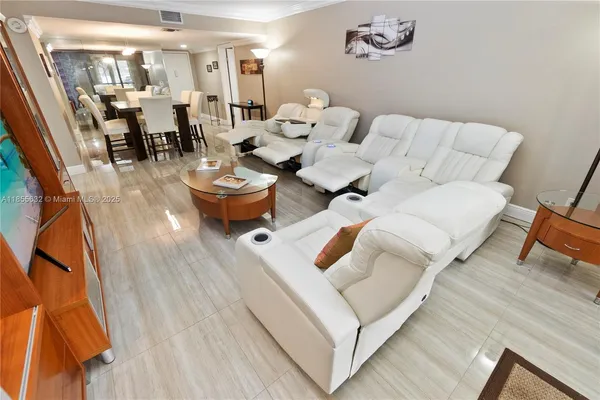 $2,950 | 16251 Golf Club Road, Unit 110, Weston, FL 33326