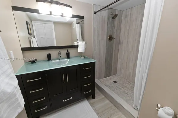 $2,950 | 16251 Golf Club Road, Unit 110, Weston, FL 33326