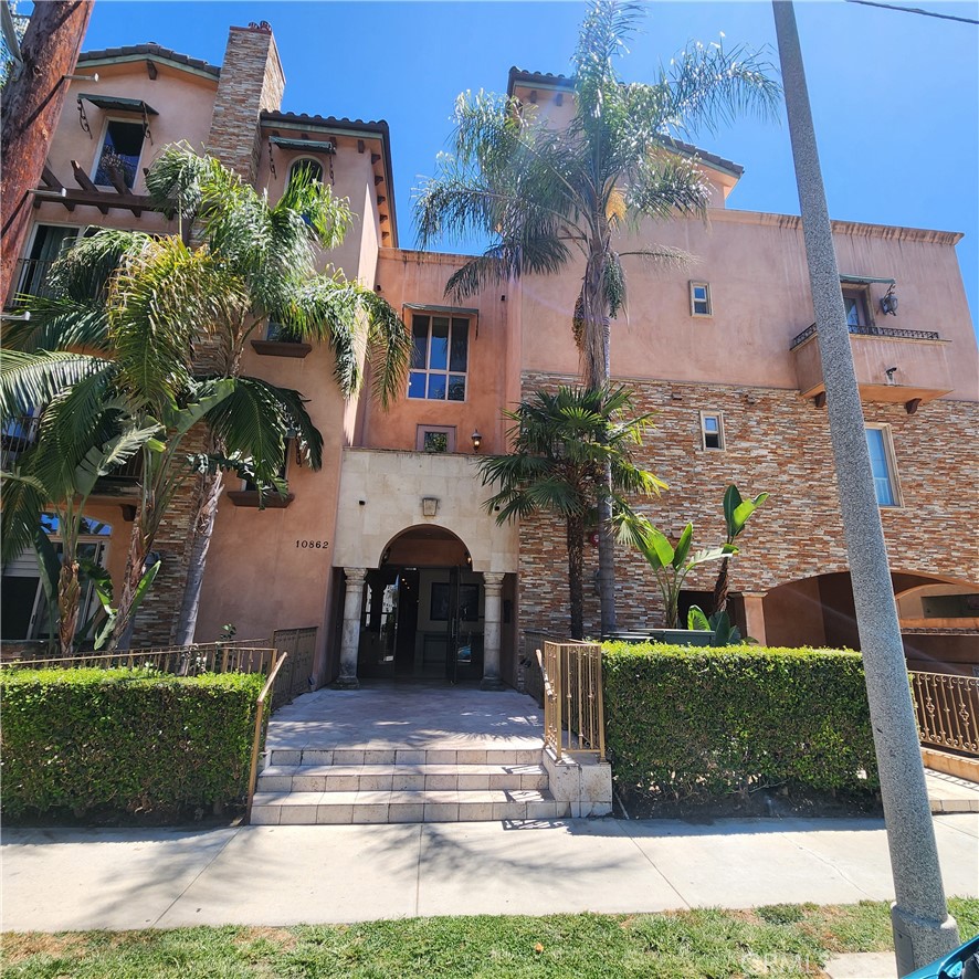 10862 Bloomfield Street, Unit 303 Toluca Lake, CA 91602 - Photo 1 of 20