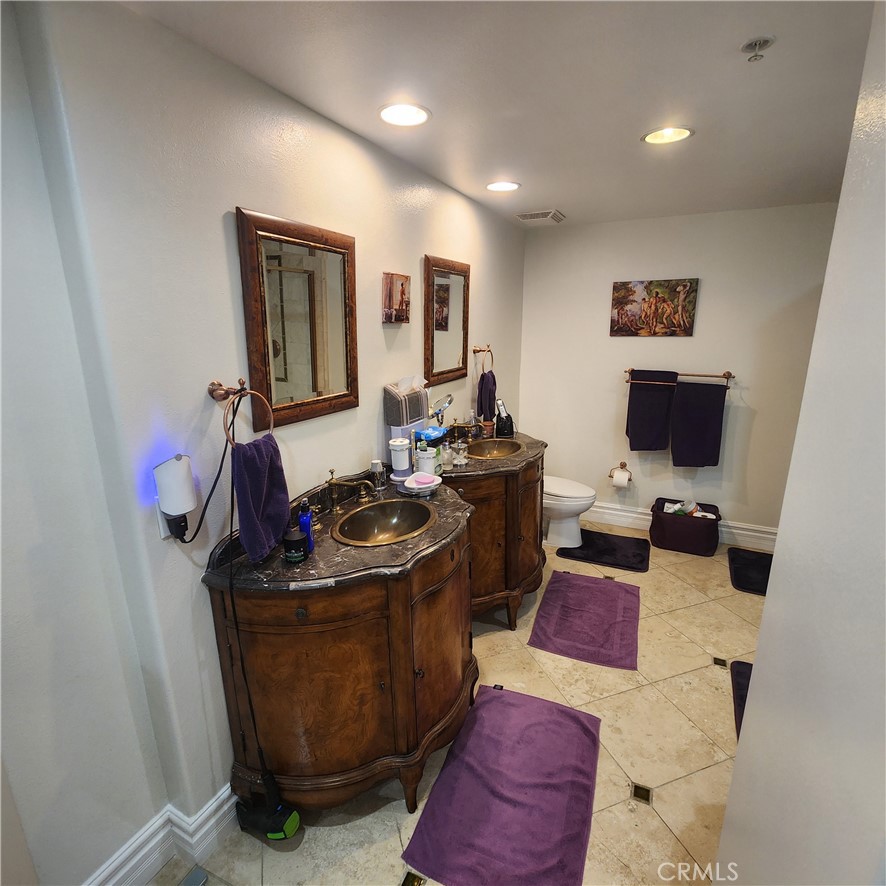 10862 Bloomfield Street, Unit 303 Toluca Lake, CA 91602 - Photo 13 of 20