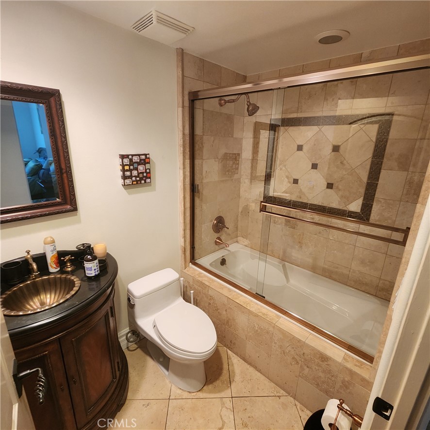 10862 Bloomfield Street, Unit 303 Toluca Lake, CA 91602 - Photo 16 of 20