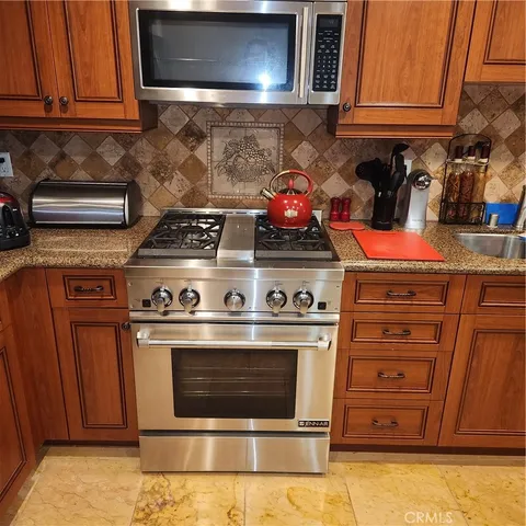 $699,000 | 10862 Bloomfield Street, Unit 303, Toluca Lake, CA 91602