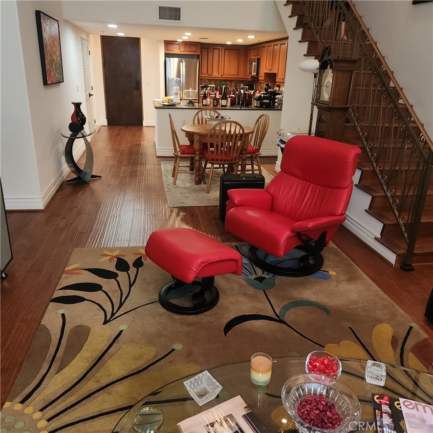 10862 Bloomfield Street, Unit 303 Toluca Lake, CA 91602 - Photo 6 of 20