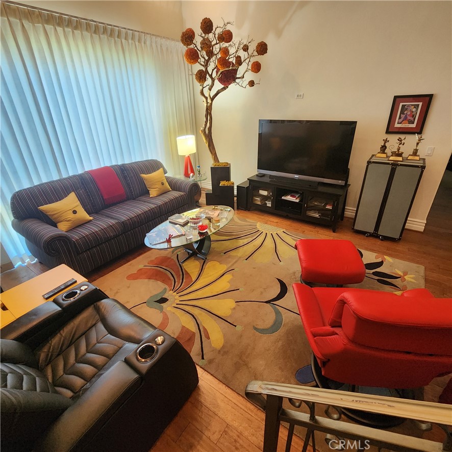 10862 Bloomfield Street, Unit 303 Toluca Lake, CA 91602 - Photo 8 of 20