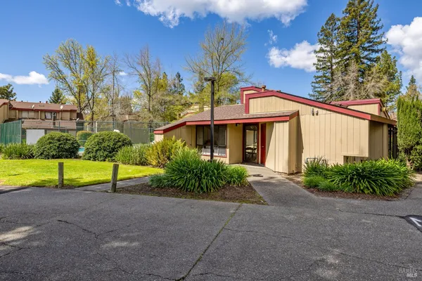 $449,000 | 59 Redwood Court, Santa Rosa, CA 95409