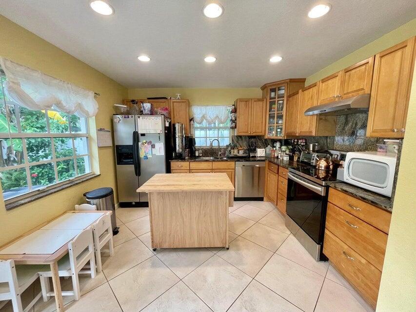 6285 Pompano Street Jupiter, FL 33458 - Photo 5 of 8 6285 5