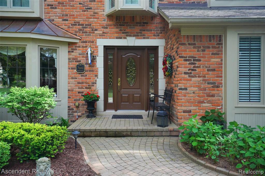 3161 Brandon Court Rochester Hills, MI 48309 - Photo 2 of 35