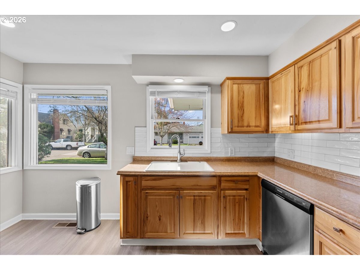 1725 Grant Street Northeast Salem, OR 97301 - Photo 11 of 24
