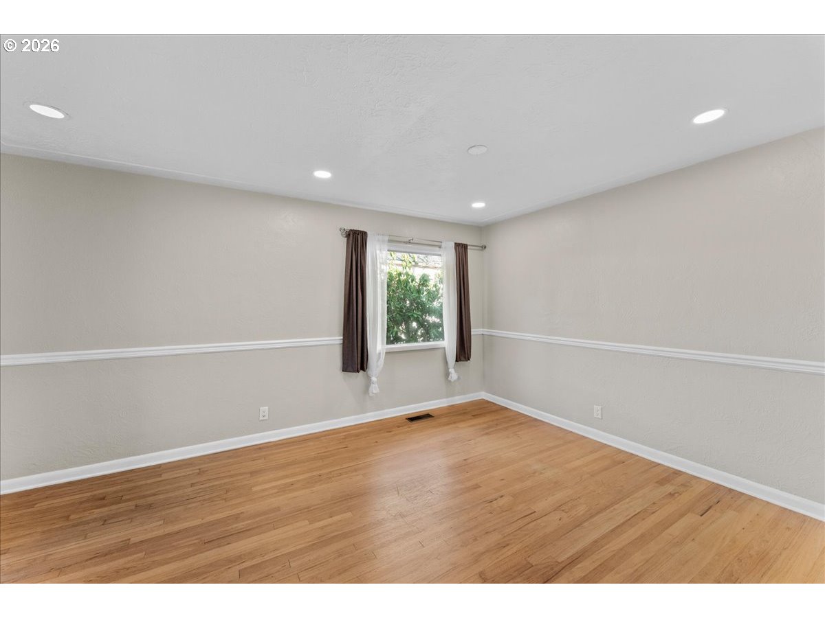 1725 Grant Street Northeast Salem, OR 97301 - Photo 8 of 24