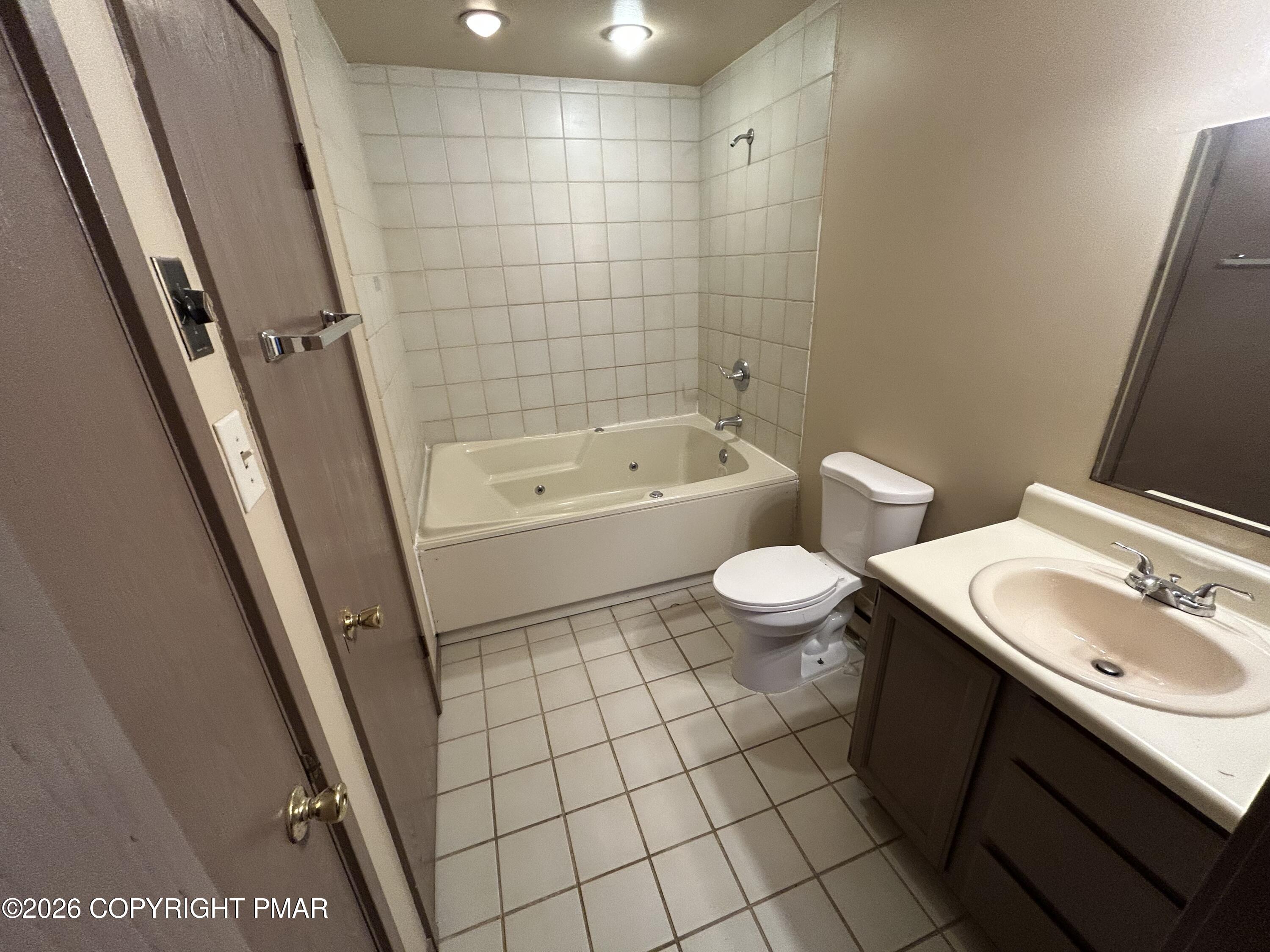 234 Sedburgh Court Bushkill, PA 18324 - Photo 10 of 16 IMG_3838