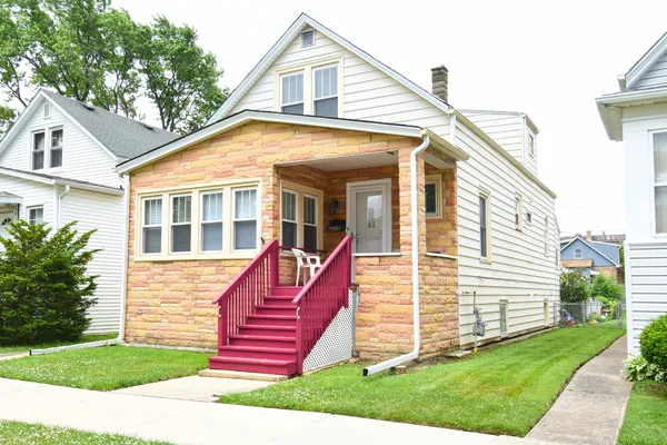$499,900 | 4945 West Waveland Avenue, Chicago, IL 60641