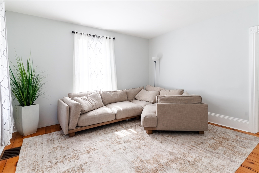 24 Clinton Street Marlborough, MA 01752 - Photo 11 of 32