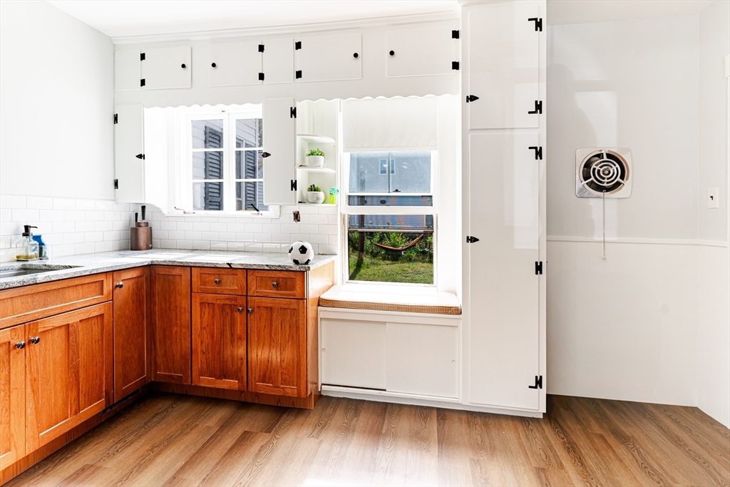 24 Clinton Street Marlborough, MA 01752 - Photo 13 of 32