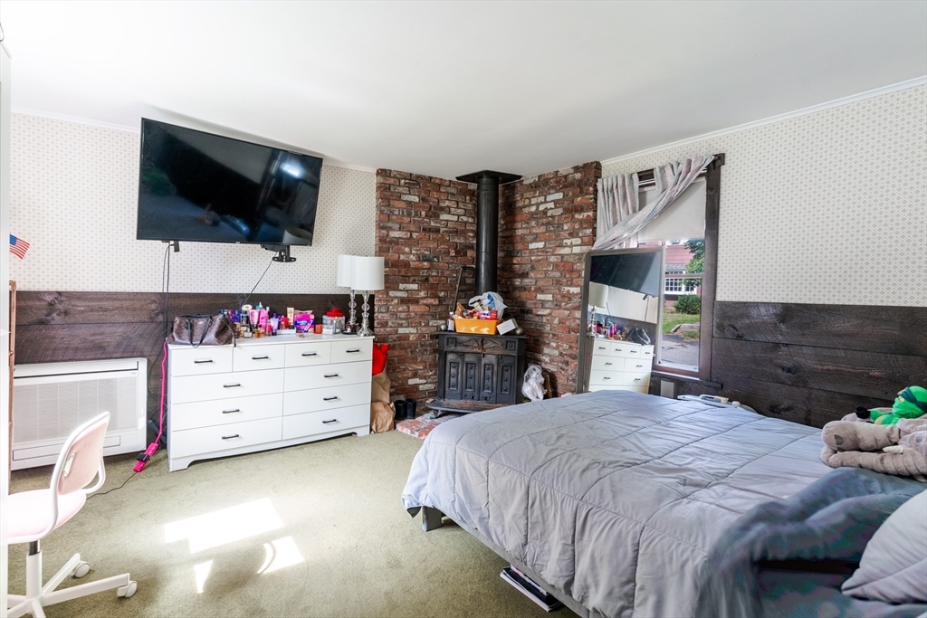 24 Clinton Street Marlborough, MA 01752 - Photo 21 of 32