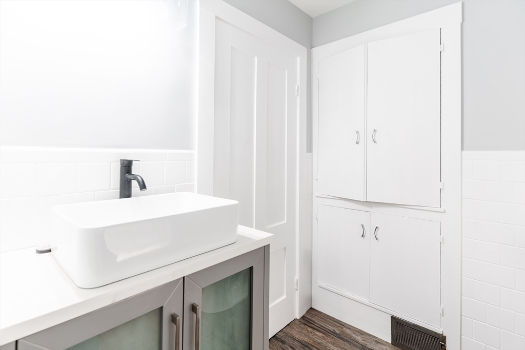 24 Clinton Street Marlborough, MA 01752 - Photo 29 of 32