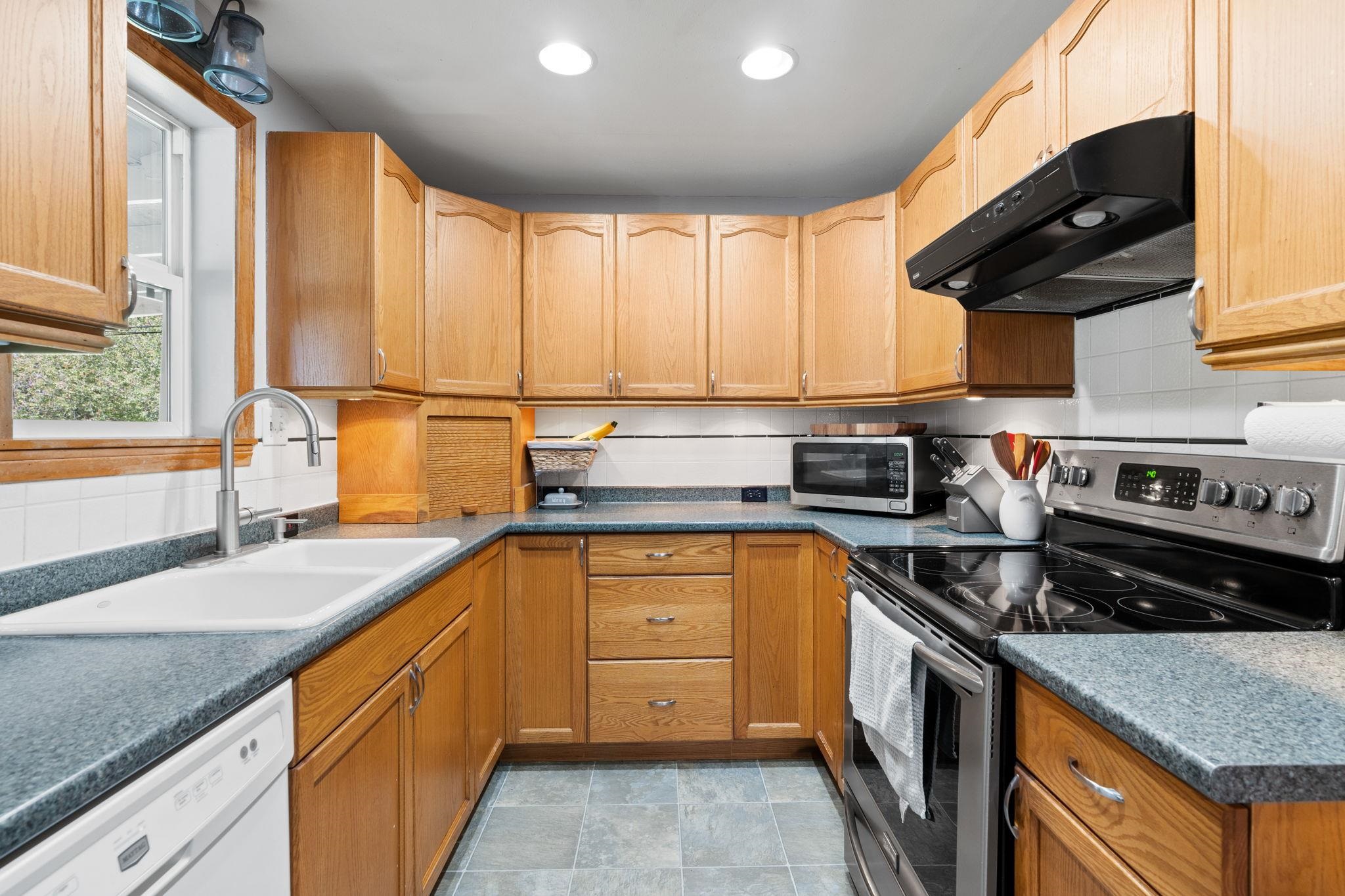 812 South Best Road Spokane Valley, WA 99037 - Photo 11 of 37